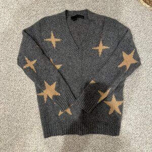 360 Cashmere Grey Star Print V-Neck Sweater Size Medium